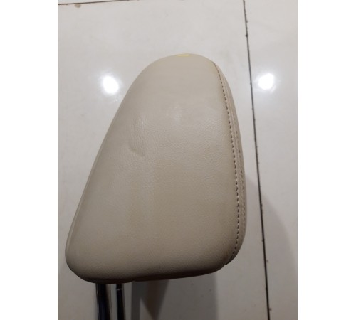 Подголовник сиденья (передний левый)