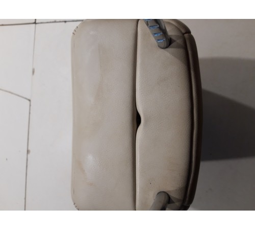 Подголовник сиденья (передний левый)