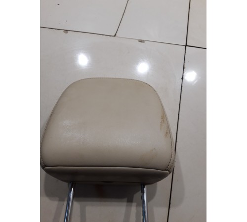 Подголовник сиденья (передний левый)