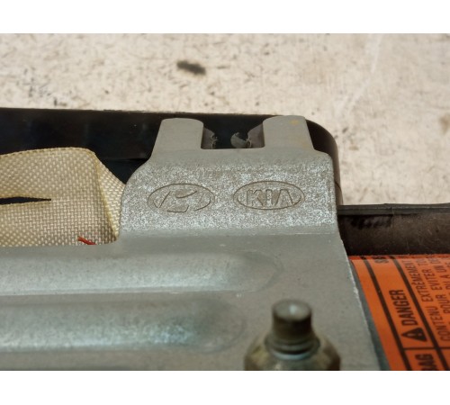 Подушка безопасности водителя в ноги