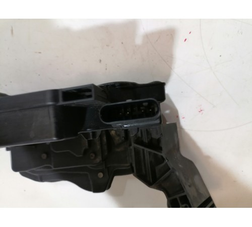 Замок двери задний левый