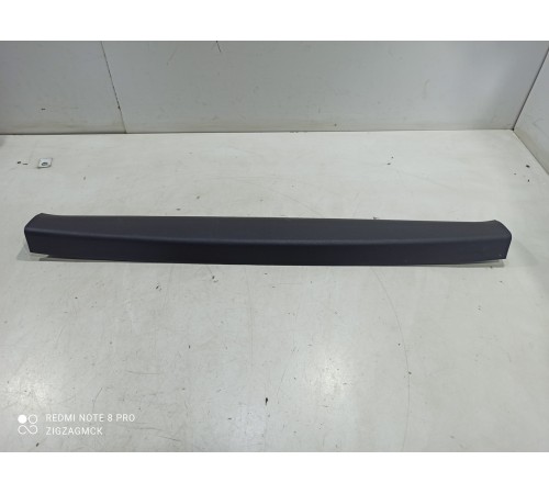 Обшивка двери багажника