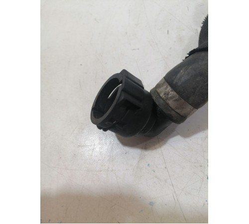 Патрубок охлаждения двигателя