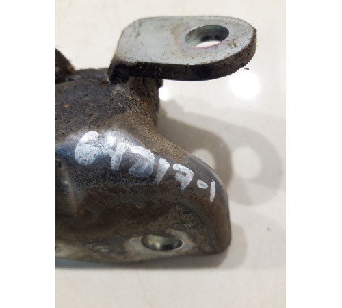 Петля двери (задняя, левая, верхняя)