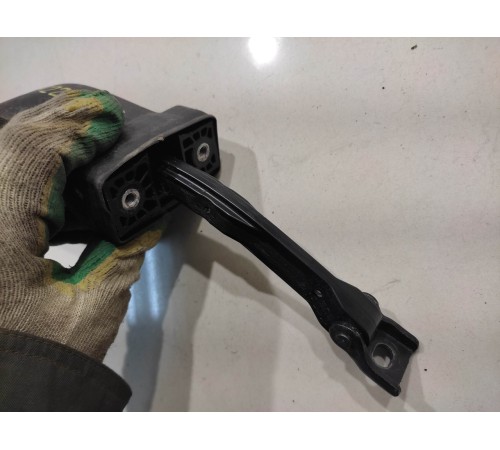 Ограничитель двери(задний правый)