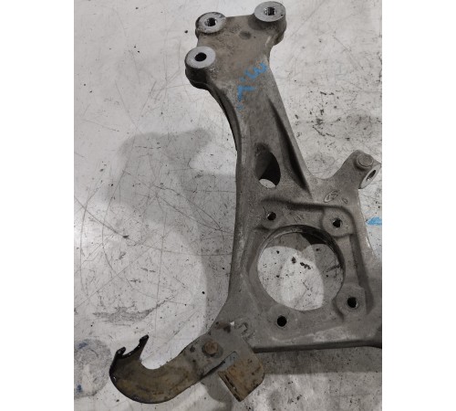 Кулак поворотный задний левый