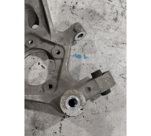 Кулак поворотный задний левый