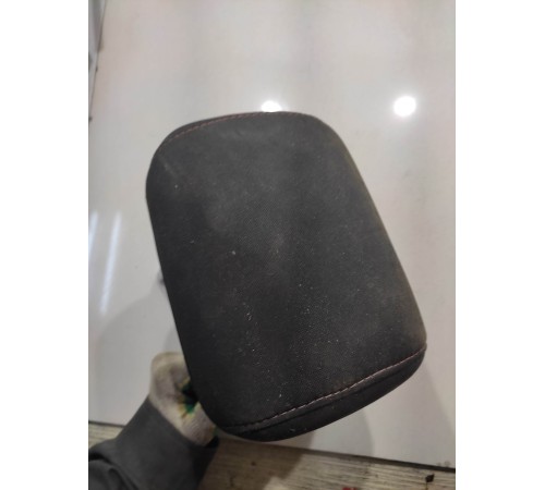 Подголовник (задний)