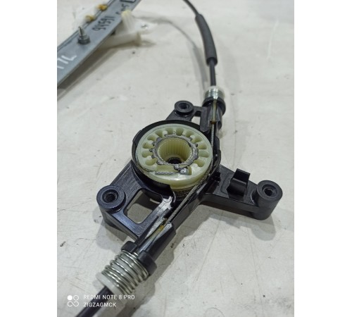 Стеклоподъемник (передний левый)