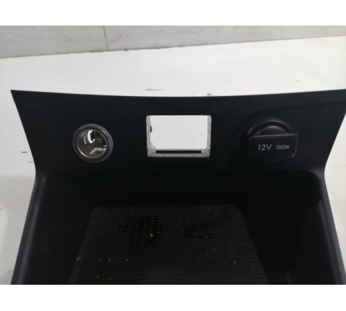 Ящик передней консоли (прикуриватель)