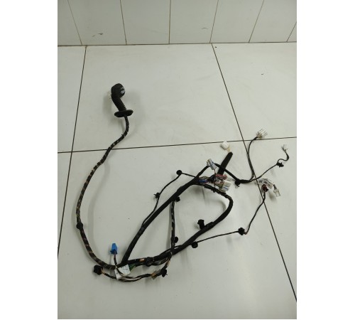 Электропроводка двери передняя левая
