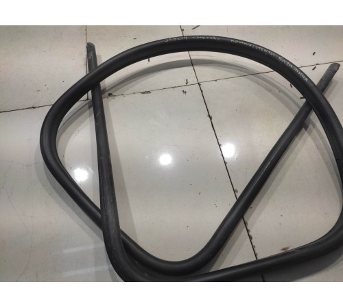 Уплотнитель стекла крышки багажника