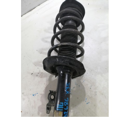 Амортизатор подвески передний левый в сборе