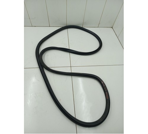 Уплотнитель двери задний правый