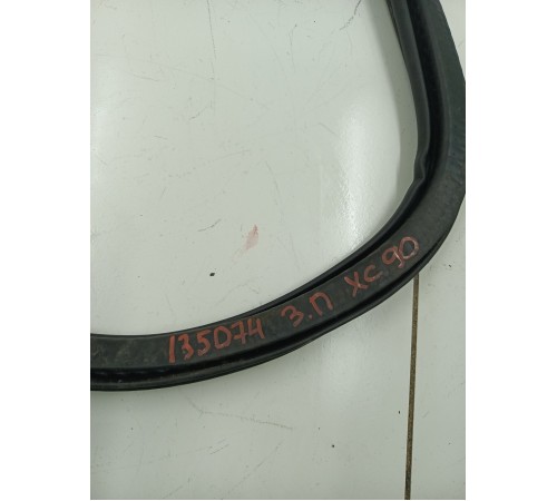 Уплотнитель двери задний правый