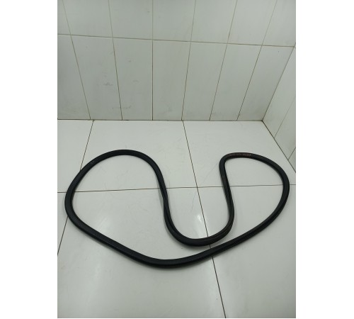 Уплотнитель двери задний правый