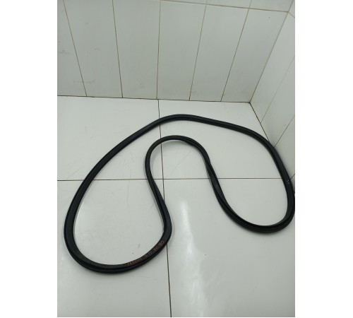 Уплотнитель двери задний правый