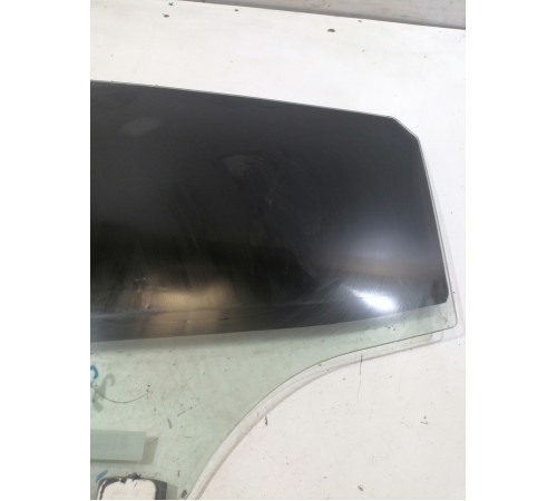 Стекло двери заднее левое