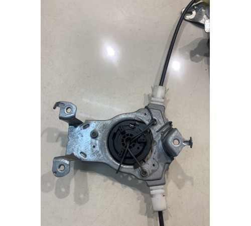 Стеклоподъёмник (задний, правый)