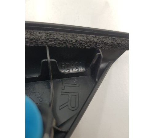 Угол двери передний правый внутренний