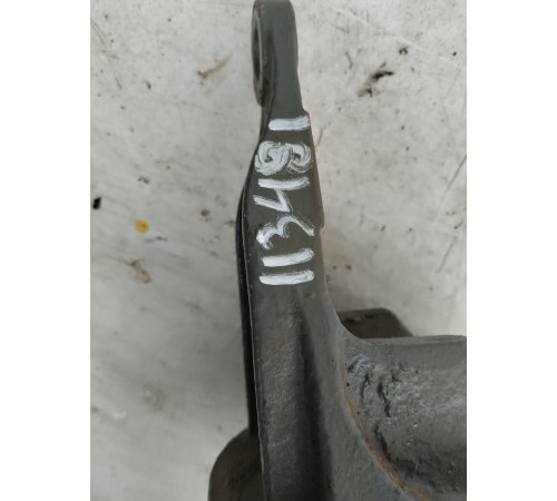 Кронштейн отбойника передней рессоры