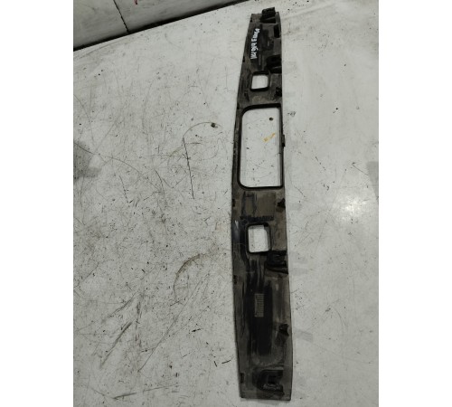 Накладка крышки багажника