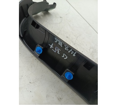 Обшивка двери крышки багажника