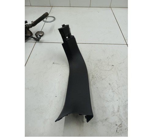 Обшивка двери крышки багажника