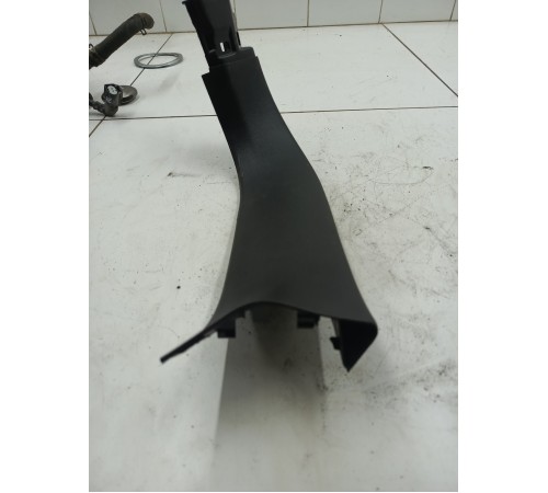 Обшивка двери крышки багажника