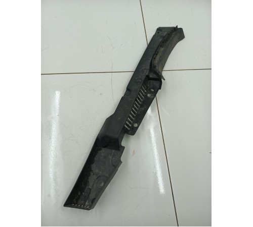 Пыльник крыла передний левый