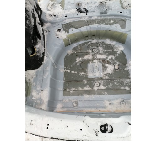 Ниша багажника (запасного колеса)