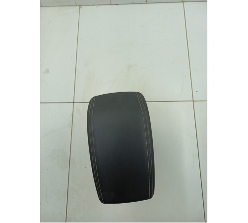 Подголовник центральной консоли