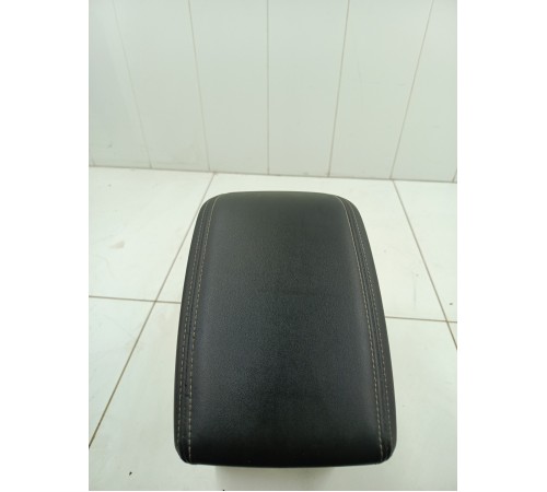 Подголовник центральной консоли