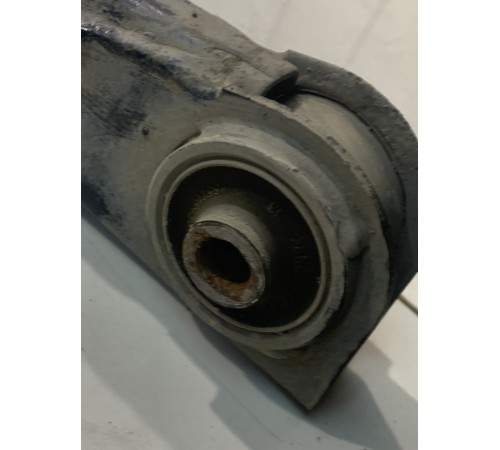 Рычаг подвески (задний, правый, нижний)