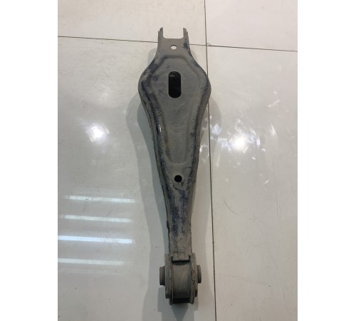 Рычаг подвески (задний, правый, нижний)