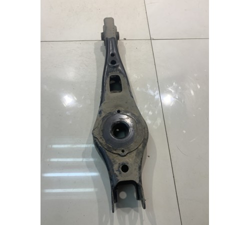 Рычаг подвески (задний, правый, нижний)