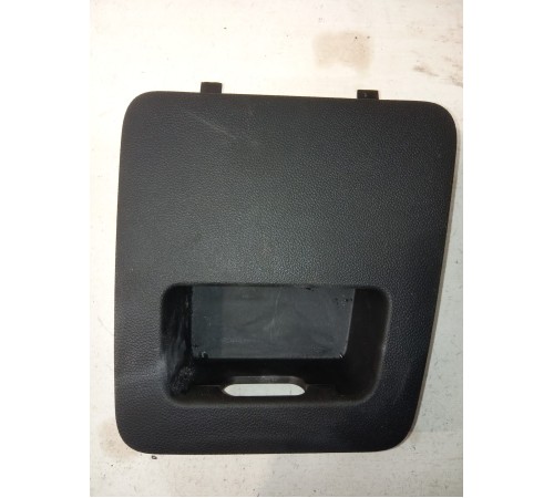 Крышка отсека предохранителей