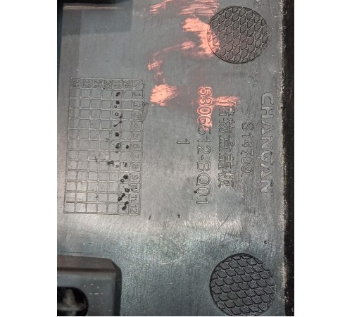 Крышка отсека предохранителей