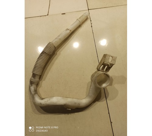 Заливная горловина бачка омывателя