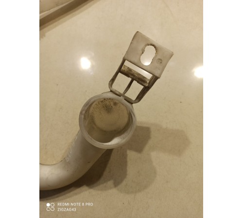 Заливная горловина бачка омывателя