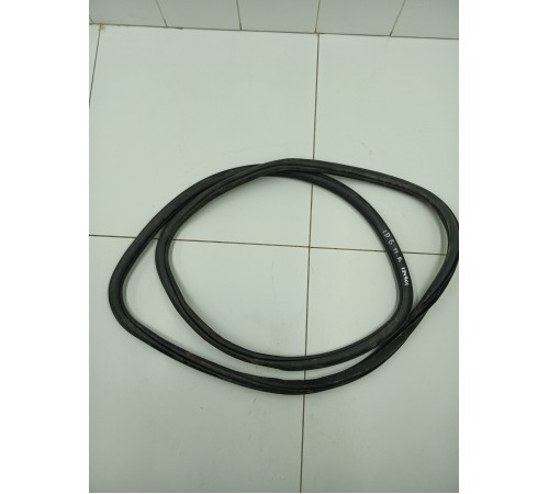 Уплотнитель двери передний правый