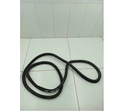 Уплотнитель двери задний правый