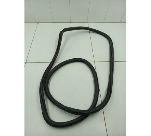 Уплотнитель двери задний правый