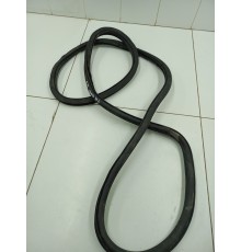 Уплотнитель двери задний правый