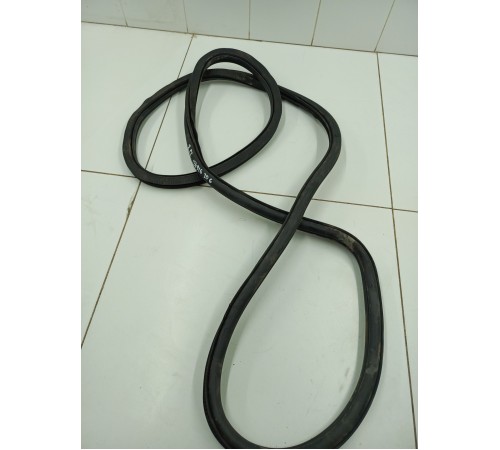 Уплотнитель двери задний правый