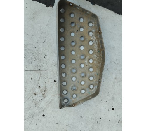 Накладка ступеньки подножки левая средняя