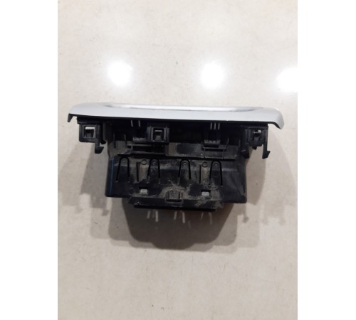 Дефлектор воздушный левый