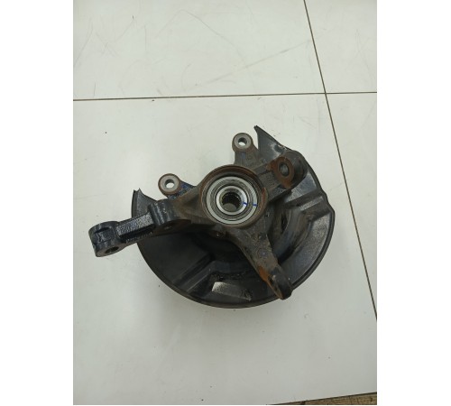 Кулак поворотный передний левый в сборе