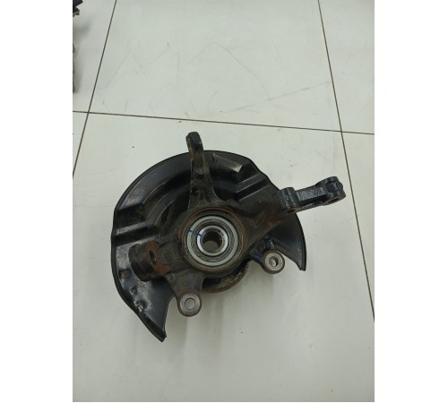 Кулак поворотный передний левый в сборе