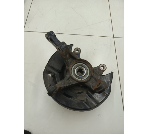 Кулак поворотный передний левый в сборе